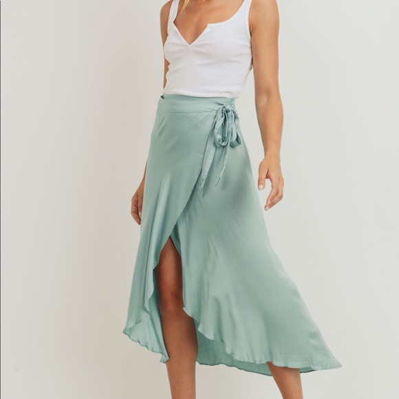❤️HP! Aqua Flowy Wrap Skirt - Picture 2 of 8